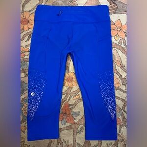 lululemon Electric Blue Performance Leggings hip 13.5Inches,length 23 inches 💙
